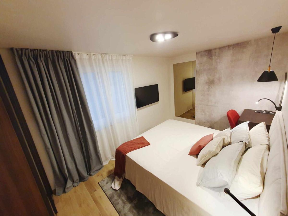 New Ana Design City Center Apartments Pula Exterior foto